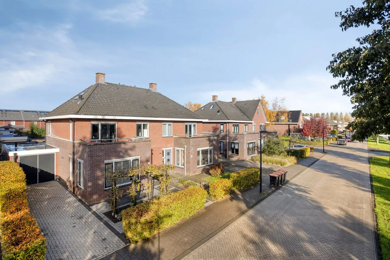 Hoekwoning te koop: Wijngaard 89, Dronten