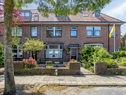Tussenwoning te koop: Wijngaardenlaan 33, Bloemenwijk Voorschoten