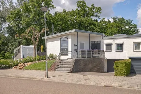 Twee-onder-één-kap te koop: Wijngaardstraat 1, Elsloo Elsloo (Li)