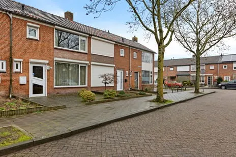 Tussenwoning te koop: Wijnruitstraat 31, Bloemenoord Waalwijk