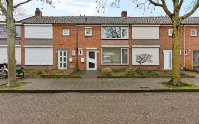 Tussenwoning te koop: Wijnruitstraat 31, Bloemenoord Waalwijk