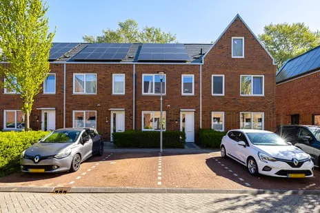 Tussenwoning te koop: Wijnruitstraat 8, Ulgersmaborg Groningen