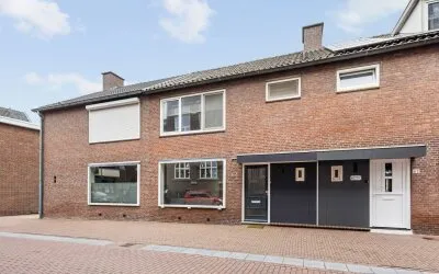 Tussenwoning te koop: Wijnstraat 64, Echt Centrum Echt