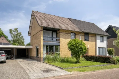Twee-onder-één-kap te koop: Wikkestraat 8, Odiliapeel
