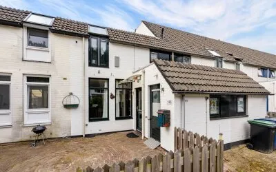 Tussenwoning te koop: Wilgengriend 155, Klavergriend, Klippriend en Wilgengriend Almere