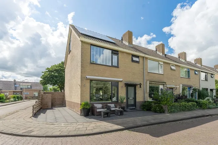Hoekwoning te koop: Wilgenkade 1, Oude Gouw Enkhuizen