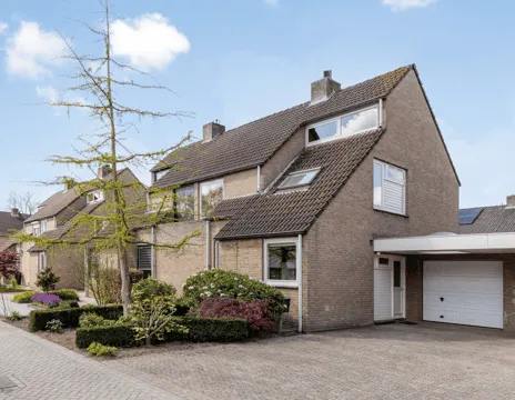 Tussenwoning te koop: Wilgenlaan 21, Zeshoeven Udenhout