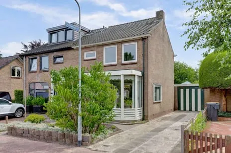 Twee-onder-één-kap te koop: Wilgenlaan 37, Sint-Pancras kern Sint Pancras