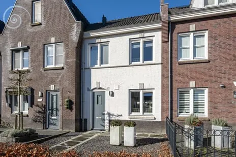 Tussenwoning te koop: Wilgenlaan 6, Dirksland zuid Dirksland