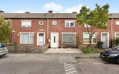 Tussenwoning te koop: Wilgenroosstraat 67, Kerstroosplein Eindhoven