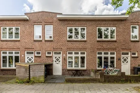 Terraced house for sale: Wilgenstraat 55, Bomenbuurt-west Haarlem