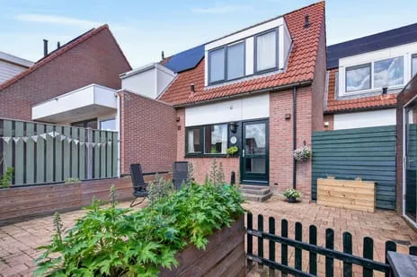 Tussenwoning te koop: Wilgeroosje 22, Duinterpen Sneek