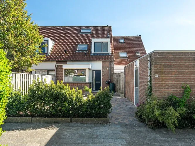 Tussenwoning te koop: Wilgeroosje 23, Duinterpen Sneek
