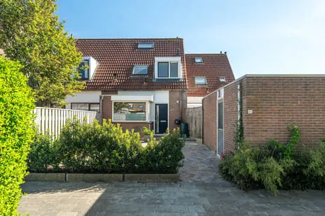 Tussenwoning te koop: Wilgeroosje 23, Duinterpen Sneek