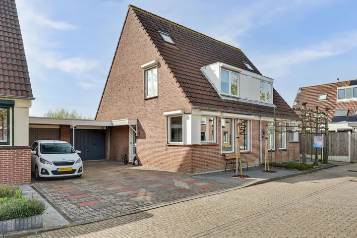 Tussenwoning te koop: Wilhelmina Druckerlaan 25, Vlissingen