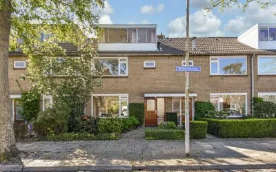 Tussenwoning te koop: Wilhelminalaan 131, Verzetstrijdersbuurt Delft