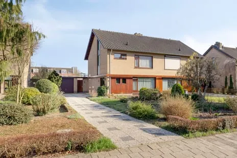 Twee-onder-één-kap te koop: Wilhelminalaan 19, Beuningen-Centrum Beuningen (Ge)