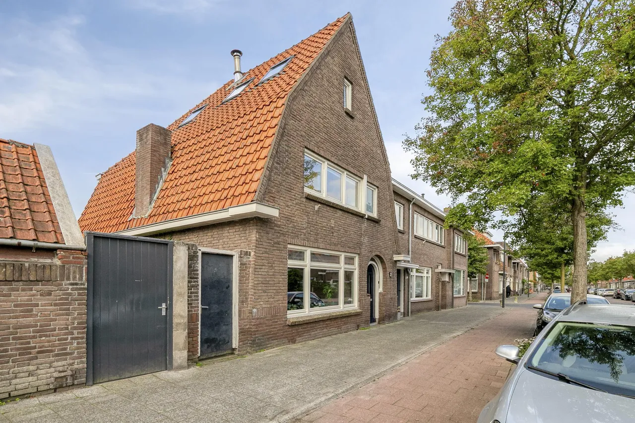 Hoekwoning te koop: Wilhelminalaan 2, Kampen