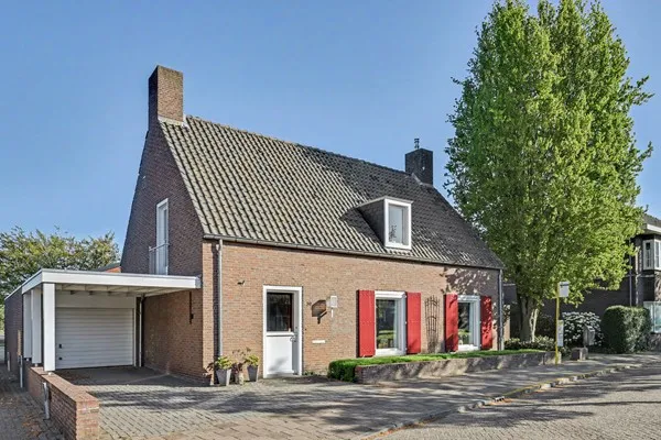 Twee-onder-één-kap te koop: Wilhelminalaan 39, Reusel