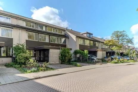 Tussenwoning te koop: Wilhelminalaan 5, Verzetstrijdersbuurt Delft