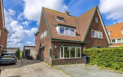 Twee-onder-één-kap te koop: Wilhelminalaan 55, Om de Zanderij Hillegom