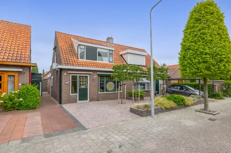Twee-onder-één-kap te koop: Wilhelminalaan 6, Dirksland noord Dirksland