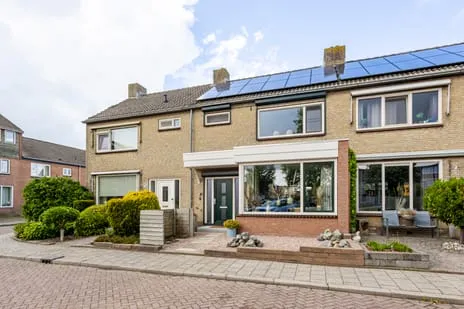 Tussenwoning te koop: Wilhelminalaan 7, Kern-Dorp Giessenburg