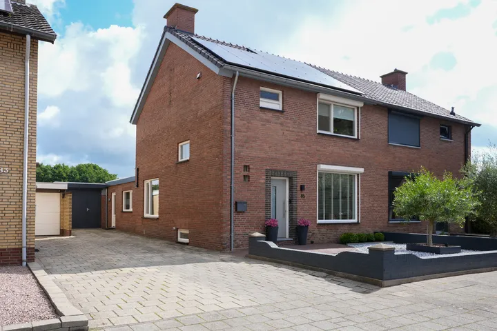 Twee-onder-één-kap te koop: Wilhelminalaan 85, Echt Centrum Echt