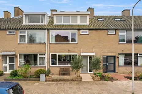 Tussenwoning te koop: Wilhelminalaan 93, Verzetstrijdersbuurt Delft