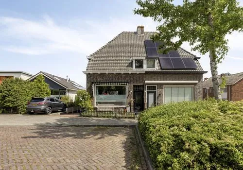 Twee-onder-één-kap te koop: Wilhelminaplein 3, Oranjebuurt Bleiswijk