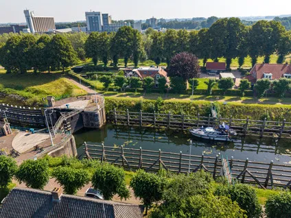 Twee-onder-één-kap te koop: Wilhelminasluis 9, Buitengebied Andel Andel