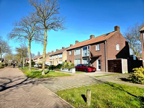 Twee-onder-één-kap te koop: Wilhelminastraat 10, Oranjewijk Heeswijk-Dinther