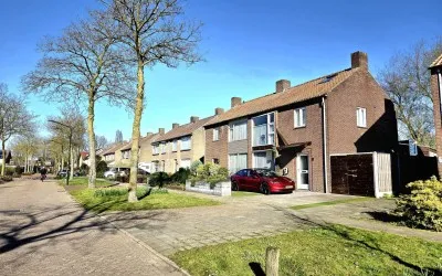 Twee-onder-één-kap te koop: Wilhelminastraat 10, Oranjewijk Heeswijk-Dinther