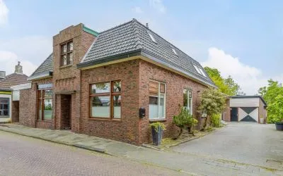Twee-onder-één-kap te koop: Wilhelminastraat 10, Leens Leens
