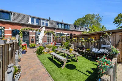Tussenwoning te koop: Wilhelminastraat 13, Rijksstraatweg en omgeving Hellevoetsluis