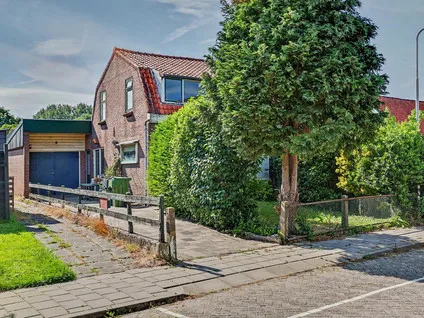 Semi-detached for sale: Wilhelminastraat 1A, Heinenoord Woonkern Heinenoord