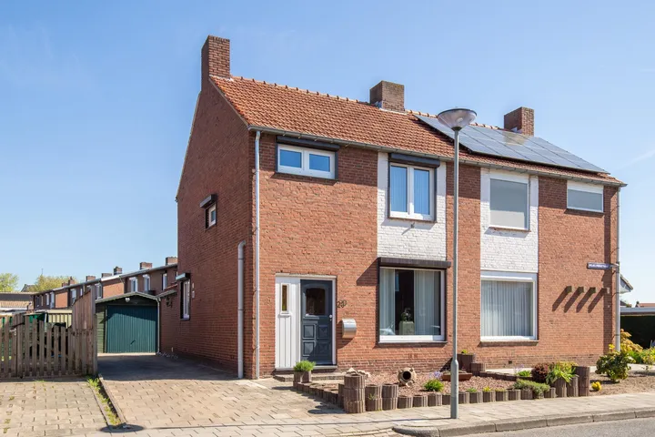 Twee-onder-één-kap te koop: Wilhelminastraat 20, Montfort Montfort
