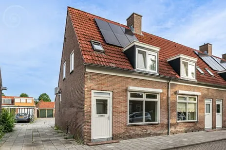Corner house for sale: Wilhelminastraat 33, Oude-Tonge prinsessenbuurt handelskade Oude-Tonge