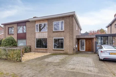 Twee-onder-één-kap te koop: Wilhelminastraat 36, Hintham noord Rosmalen