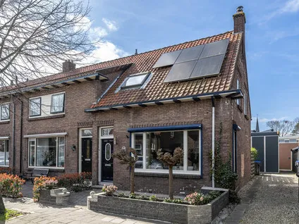Hoekwoning te koop: Wilhelminastraat 7, Middelharnis centrum Middelharnis