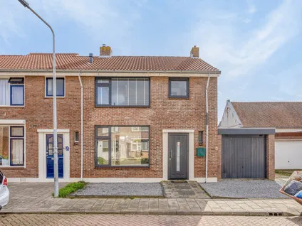 Hoekwoning te koop: Wilhelminastraat 8, Oude-Tonge prinsessenbuurt handelskade Oude-Tonge