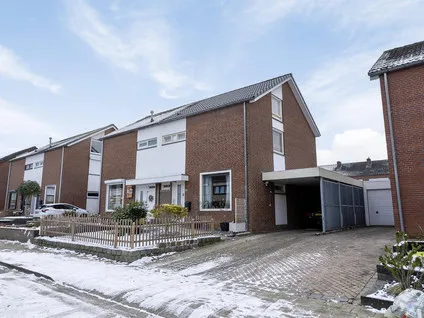 Tussenwoning te koop: Willem-Alexanderstraat 24, Puth Puth