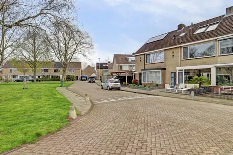 Tussenwoning te koop: Willem-Alexanderstraat 4, Hogeland Vianen (Ut)