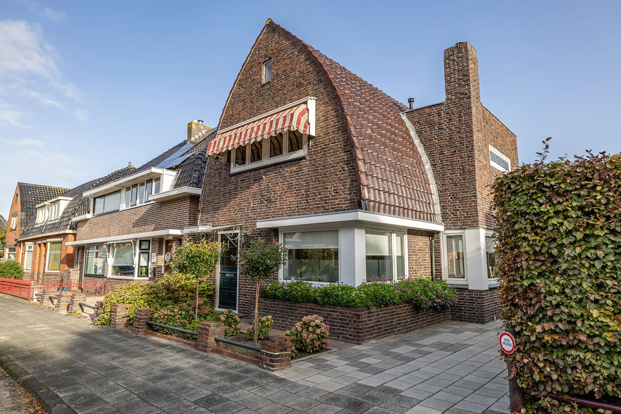 Vrijstaande woning te koop: Willem Barentsstraat 1, Delfzijl