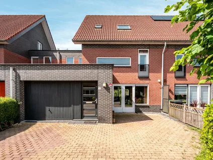 Tussenwoning te koop: Willem Bontekoestraat 5, Oostvaardersbuurt West Almere