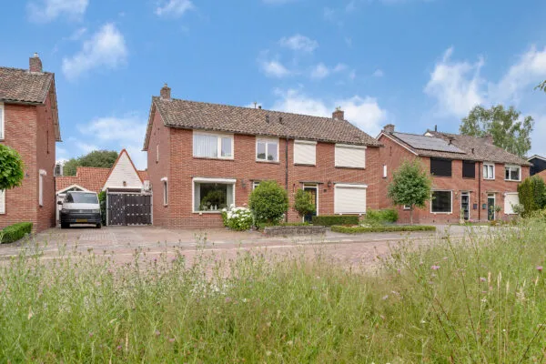 Twee-onder-één-kap te koop: Willem de Clercqstraat 44, Wilhelminawijk Nijverdal