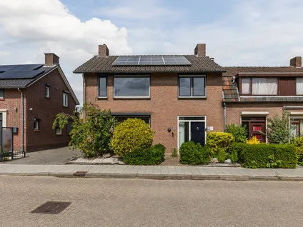 Twee-onder-één-kap te koop: Willem de Zwijgerstraat 17, Budel Budel