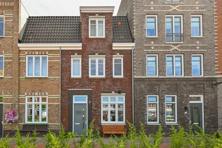 Terraced house for sale: Willem Dreesstraat 23, Van Boetzelaerstraat Alphen Aan Den Rijn