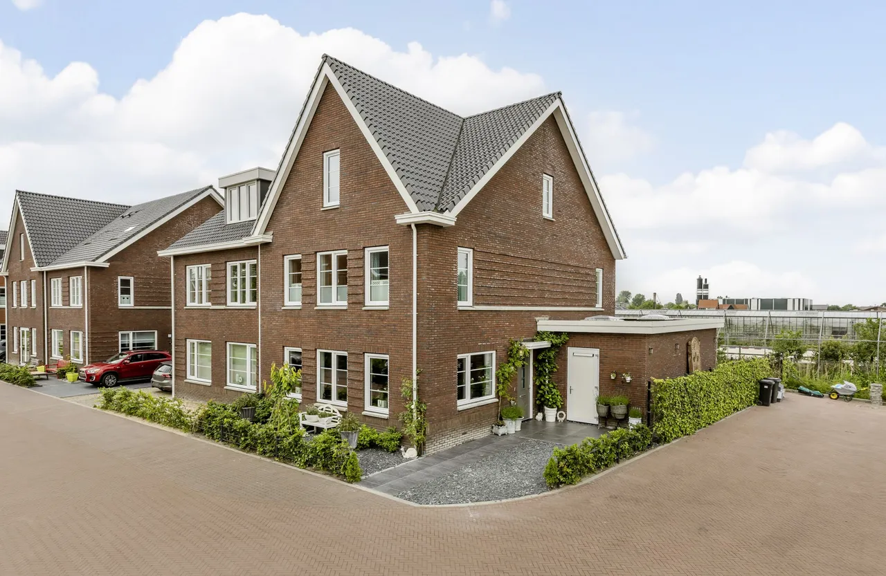 Twee-onder-één-kap te koop: Willem Maarsehof 33, Rijsenhout