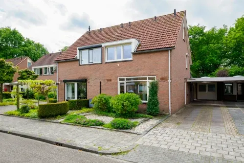 Twee-onder-één-kap te koop: Willem Royaardsstraat 52, Weijinkshoek Hengelo